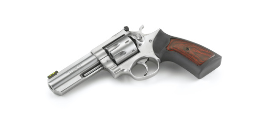 Revolver, Ruger, Mod. GP100 (KGP-141-7), 4.2'' Lauf, Stainless Steel, Kal. .357 Magnum, <b>Gummigriffschalen mit Holzeinlagen, 7 Schuss</b>, HiViz-Korn